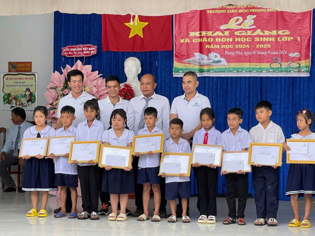 Trao Tặng Học Bổng “Big Five – Chắp Cánh Ước Mơ” Đến Các Em Học Sinh Nhân Ngày Khai Giảng Năm Học Mới 2024-2025